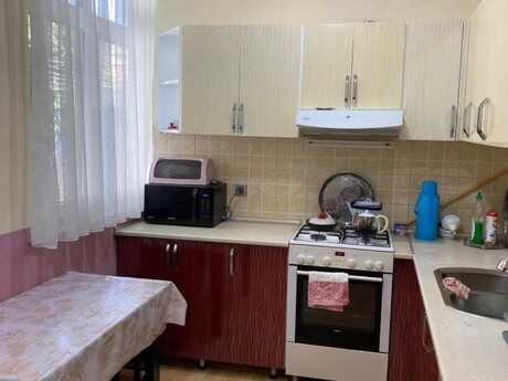 5 otaqlı həyət evi/bağ evi - Azadlıq Prospekti m. - 300 m²