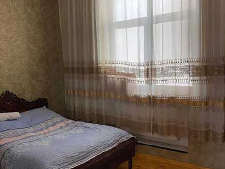5 otaqlı həyət evi/bağ evi - Azadlıq Prospekti m. - 300 m²