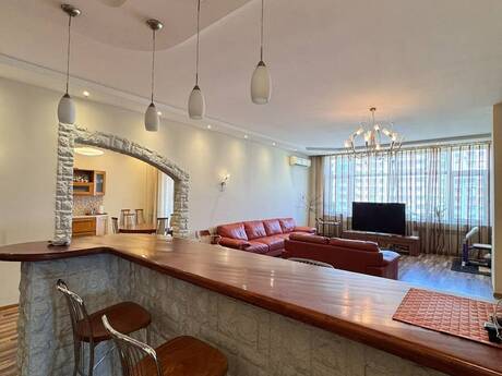 Elan №6336523 - Bakı, 8 Noyabr m., 4 otaqlı, 211 m², 5/14 mərtəbə