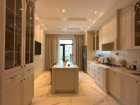 7 otaqlı mənzil, 285 m², 28 May: 1 400 000 ₼ 5