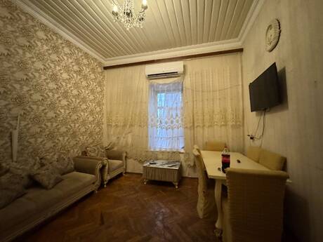 28 Mayda 3 otaqlı köhnə tikili mənzil satılır, 80 m², 217 000 AZN, şəkil 3 / 12
