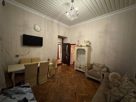 28 Mayda 3 otaqlı köhnə tikili mənzil satılır, 80 m², 217 000 AZN, şəkil 5 / 12