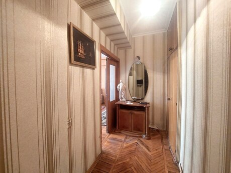 3-комнатная квартира, 110 м², 28 May: 350 000 ₼ 4