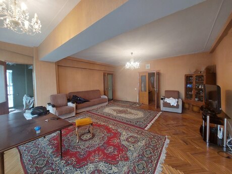 3-комнатная квартира, 110 м², 28 May: 350 000 ₼ 5