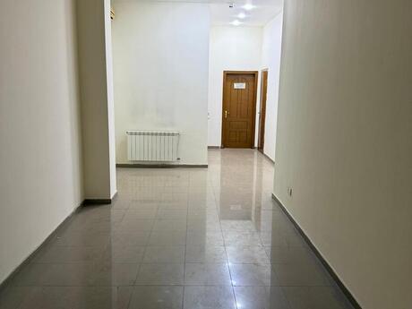 8 otaqlı ofis - İnşaatçılar m. - 235 m²