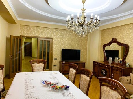 Kirayə 4 otaqlı mənzil, 170 m², Nizami: 1 800 ₼/ay 2