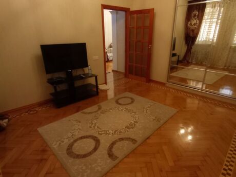 Kirayə 4 otaqlı mənzil, 135 m², Sahil: 1 350 ₼/ay 2