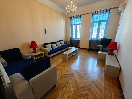 2 rooms · 70 m² · floor 4/4, İçəri Şəhər