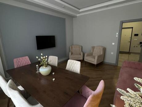 2 rooms · 82 m² · floor 7/14, West Town