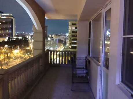 28 Mayda 2 otaqlı köhnə tikili mənzil kirayə verilir, 70 m², 950 AZN/ay, şəkil 3 / 12
