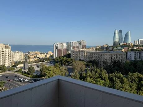 4 otaq · 220 m² · 10/16 mərtəbə, Elmlər Akademiyası