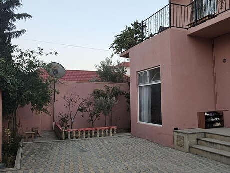 5 otaqlı həyət evi/bağ evi - Novxanı q. - 160 m²