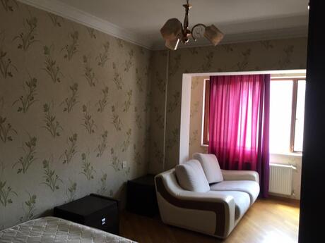 Gənclikdə 3 otaqlı köhnə tikili mənzil kirayə verilir, 88 m², 750 AZN/ay, şəkil 2 / 12