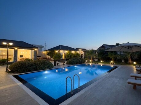 6 otaqlı həyət evi/bağ evi - Mərdəkan q. - 400 m²