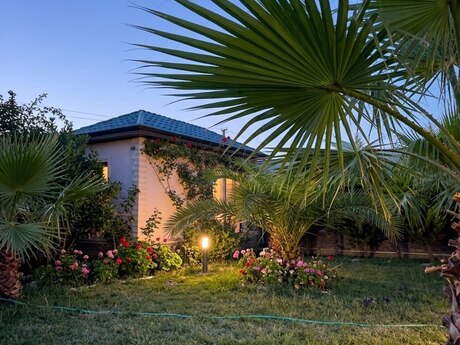 6 otaqlı həyət evi/bağ evi - Mərdəkan q. - 400 m²