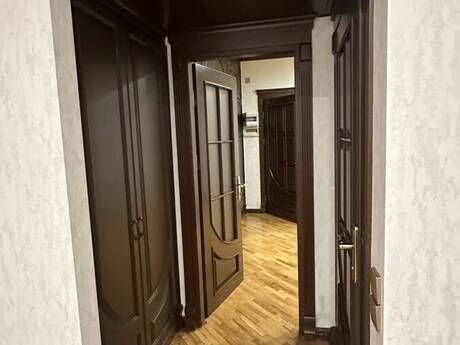 Kirayə 5 otaqlı mənzil, 240 m², 28 May: 1 800 ₼/ay 2
