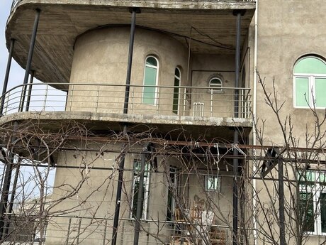 6 otaqlı həyət evi/bağ evi - Saray q. - 360 m²