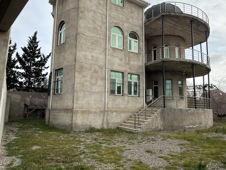 6 otaqlı həyət evi/bağ evi - Saray q. - 360 m²