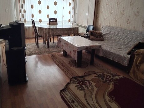 3-комн. новостройка - м. 8 ноября - 90 м²