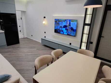 2 rooms · 60 m² · floor 7/17, Lake City