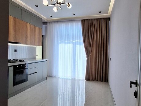 2 rooms · 82 m² · floor 10/16, West Town