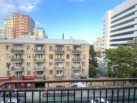 2 otaqlı mənzil, 71 m², 28 May: 219 900 ₼ 3