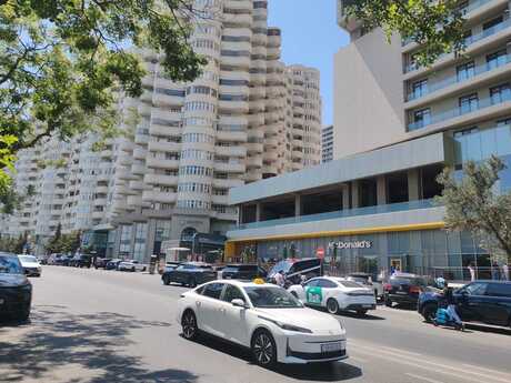 3 otaqlı mənzil, 128 m², 8 Noyabr: 385 000 ₼ 3