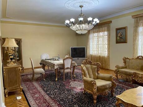 7 otaqlı həyət evi/bağ evi - Nəsimi m. - 650 m²