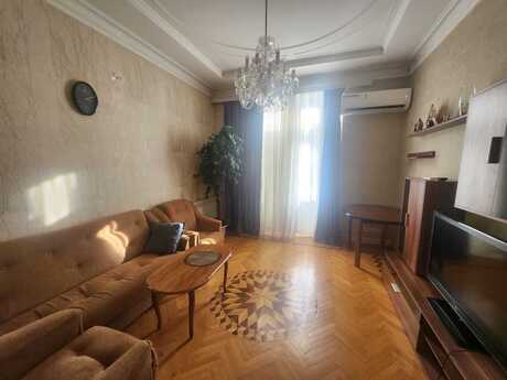 Elan №6344724 - Bakı, 28 May m., 2 otaqlı, 70 m², 3/5 mərtəbə