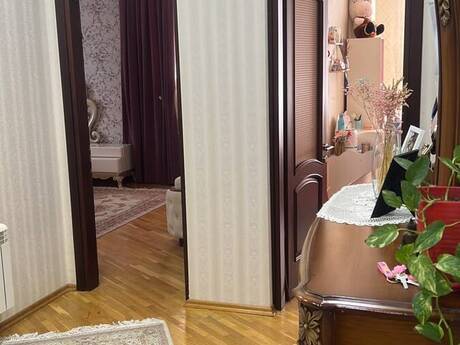 3-комн. новостройка - м. 8 ноября - 150 м²