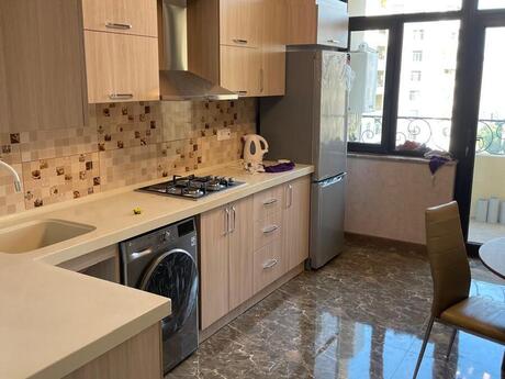 Kirayə 3 otaqlı mənzil, 100 m², İnşaatçılar: 1 000 ₼/ay 5