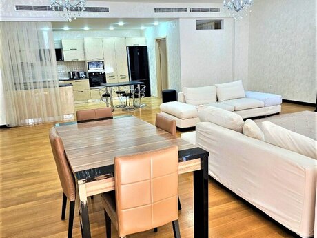 Kirayə 4 otaqlı mənzil, 230 m², Port Baku Residence: 4 000 ₼/ay 3