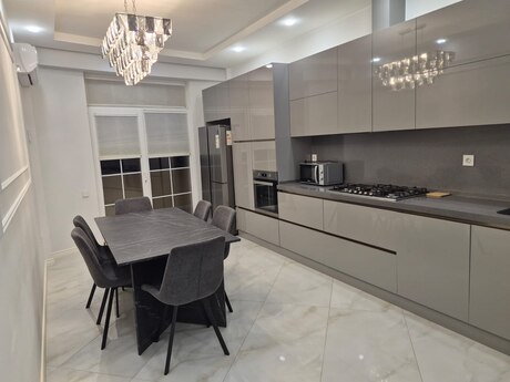 Kirayə 4 otaqlı mənzil, 213 m², Nərimanov: 1 500 ₼/ay 3