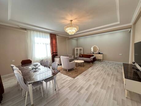 3-комн. новостройка - м. 8 ноября - 125 м²