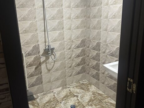 Yeni Günəşlidə 5 otaqlı köhnə tikili mənzil kirayə verilir, 125 m², 649 AZN/ay, şəkil 3 / 8