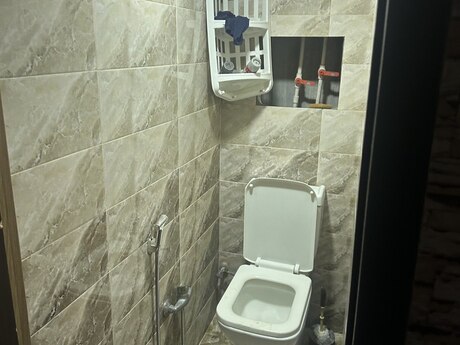 Yeni Günəşlidə 5 otaqlı köhnə tikili mənzil kirayə verilir, 125 m², 649 AZN/ay, şəkil 4 / 8
