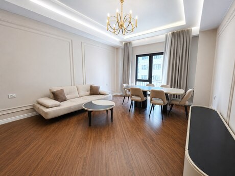 3 otaq · 113 m² · 3/8 mərtəbə, Ağ şəhər