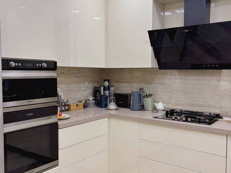 28 Mayda 3 otaqlı yeni tikili mənzil satılır, 116 m², 380 000 AZN, şəkil 3 / 12