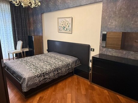 4 otaqlı yeni tikili - Elmlər Akademiyası m. - 155 m²