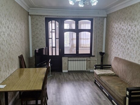 3 otaq · 70 m² · 4/5 mərtəbə, Qara Qarayev