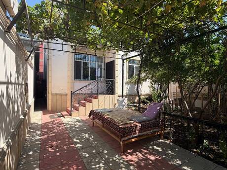6 otaqlı həyət evi/bağ evi - Biləcəri q. - 210 m²