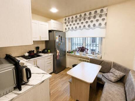 2 otaqlı köhnə tikili - İnşaatçılar m. - 70 m²