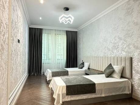 3-комн. новостройка - Насиминский  р. - 145 м²