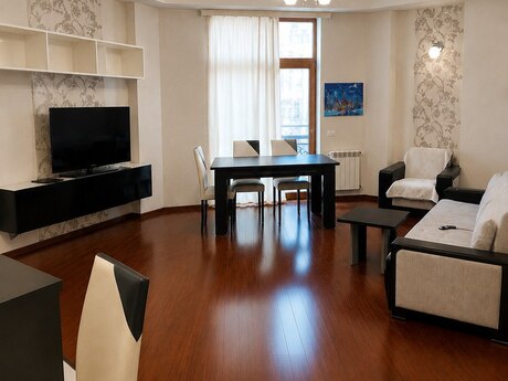 4-room apartment for rent, 145 m², Şah İsmayıl Xətai: 1 700 ₼/mo 3