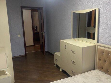 3-room apartment for rent, 90 m², Nəriman Nərimanov: 800 ₼/mo 4