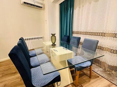 4-room apartment for rent, 135 m², Nizami: 100 ₼/mo 3