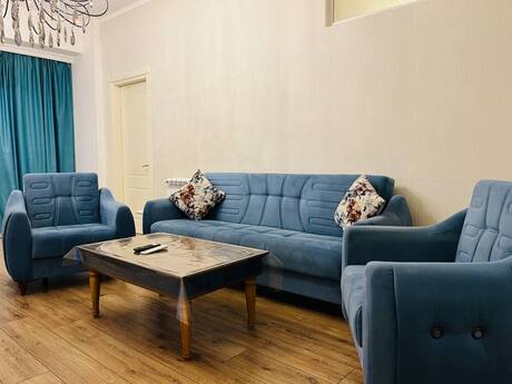 4-room apartment for rent, 135 m², Nizami: 100 ₼/mo 4