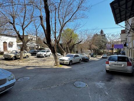 2 otaqlı köhnə tikili - Elmlər Akademiyası m. - 40 m²