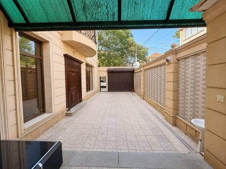 6 otaqlı həyət evi/bağ evi - Gənclik m. - 450 m²