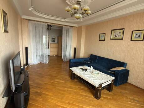 3-комн. новостройка - м. Элмляр Академиясы - 110 м²